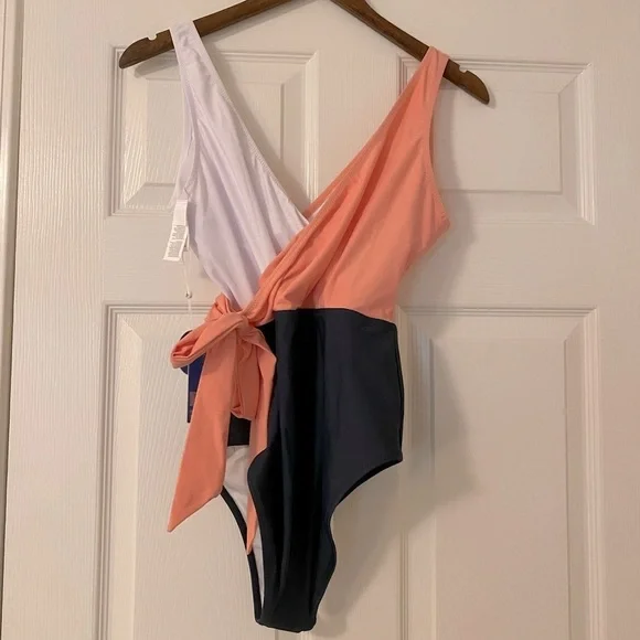 Cupshe Side-tie Colorblock Swimsuit - Picture 4 of 5